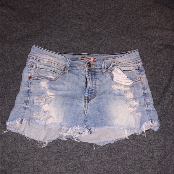 Shorts - Picture 3 of 3